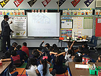 ウィルソン小学校での体験学習の様子
