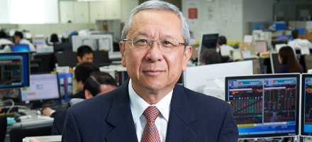 執行役専務受託財産事業本部長 岡本 純一